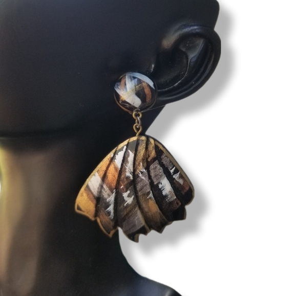 VINTAGE WOODEN ABSTRACT DESIGN DROP STYLE EARRINGS - Picture 2 of 6
